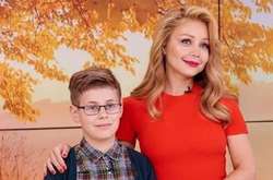  Тина Кароль показала поклонникам, как отдыхает вместе с сыном Вениамином 
  