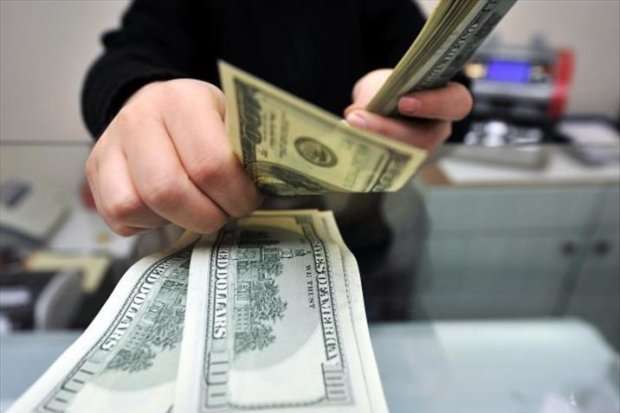 Нацбанк відновив постачання готівкового долару в Україну