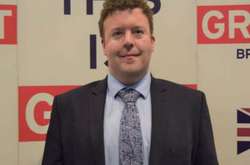 У Будапешті від коронавірусу помер 37-річний британський дипломат Стівен Дік