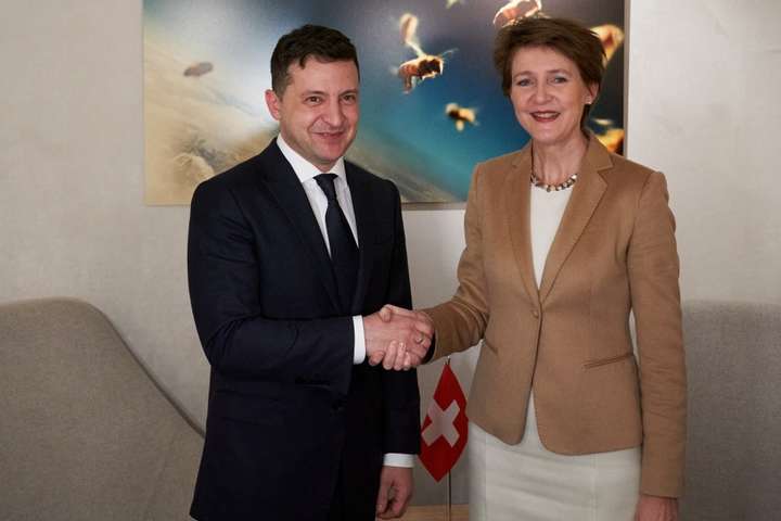Володимир Зеленський провів телефонну розмову з Федеральним президентом Швейцарії - Зеленський обговорив з президентом Швейцарії координацію зусиль у боротьбі з коронавірусом
