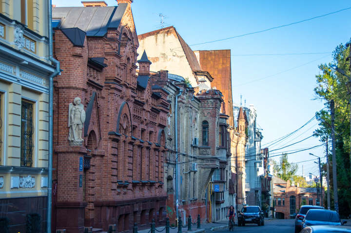 На Харьковщине разыскивают 10 человек, сбежавших из самоизоляции