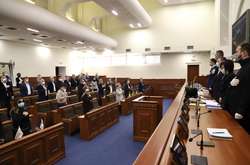 На засіданні Київради 26 березня депутати у захисних масках і рукавичках