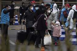 У зв’язку з тим, що інфікованими в Китаї все частіше стають іноземці, країна оголосила про закриття своїх кордонів