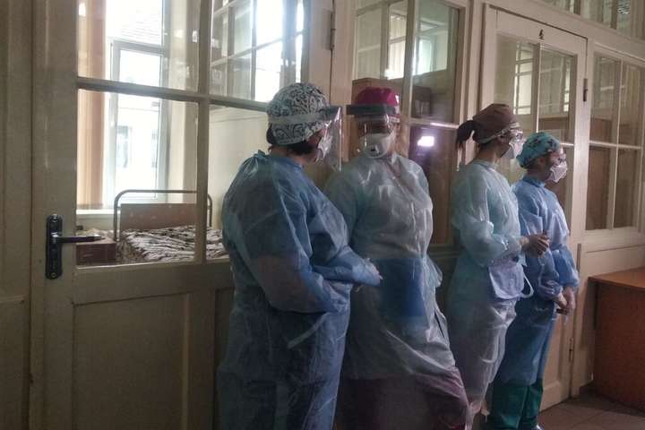 Пять работниц роддома в Виннице заразились коронавирусом