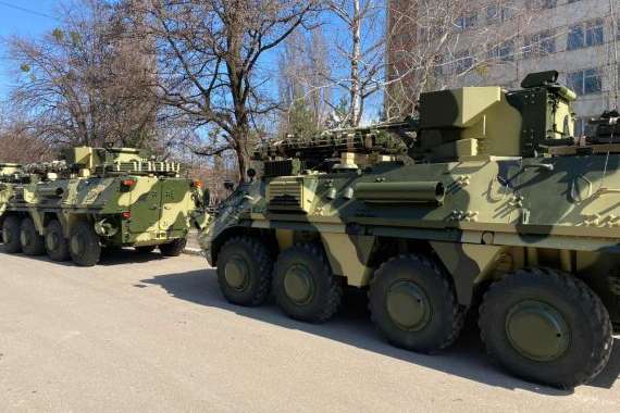 Українська армія отримала нові бронетранспортери