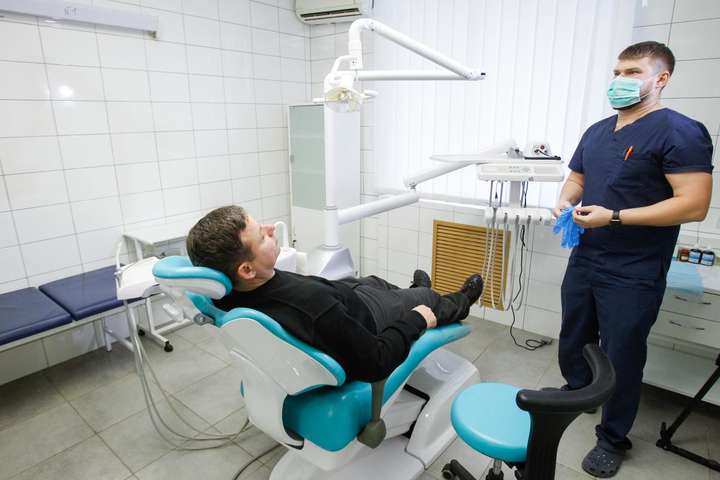У Києві обмежили надання стоматологічних послуг, крім невідкладних випадків