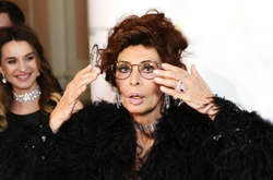  Легендарная итальянская актриса Софи Лорен пострадала от упавшего на нее потолка 