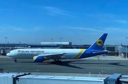  Літак з США 
 Фото: twitter.com/YelchenkoUN 