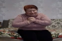  Єлизавета перепрошує в односельчан 
 Скрін відео 