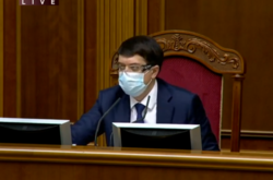 Рада доручила Кабміну встановити 300%-ву доплату медикам, які беруть участь у ліквідації коронавірусу