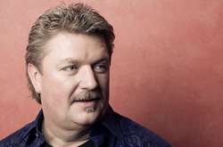  Звезда кантри Джо Диффи умер из-за коронавируса 
  