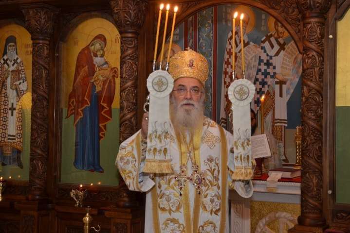 Сербський єпископ, який у розпал пандемії продовжував богослужіння, помер від Covid-19
