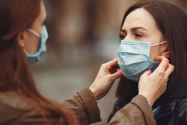 У Всесвітній організації охорони здоров'я не рекомендують носити маски здоровим людям