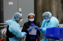 У США офіційно дозволили лікувати COVID-19 препаратами проти малярії