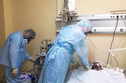 Лікарі Олександрівської лікарні борються за життя хворих на коронавірус