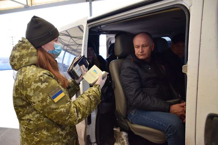 Військові пояснили нові правила в’їзду-виїзду на Донбасі