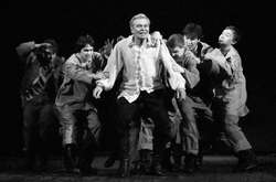 Актер театра имени Якуба Коласа в Витебске Виктор Дашкевич (в центре фото) умер вледствие инфицирования коронавирусом