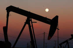 Падіння попиту на нафту через коронавірус наближається до 25%, і в деяких країнах продавцям доводиться доплачувати покупцям, тому що паливо просто ніде зберігати