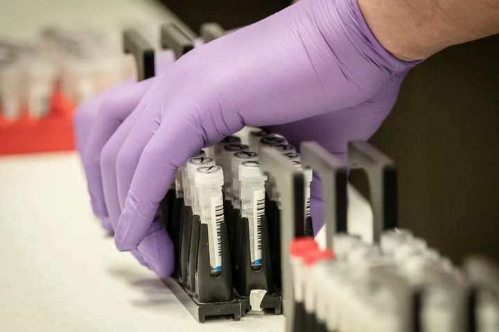 У Німеччині щотижня на коронавірус перевіряють 350 тисяч осіб