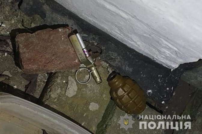 На Вінниччині чоловік погрожував підірвати себе гранатою