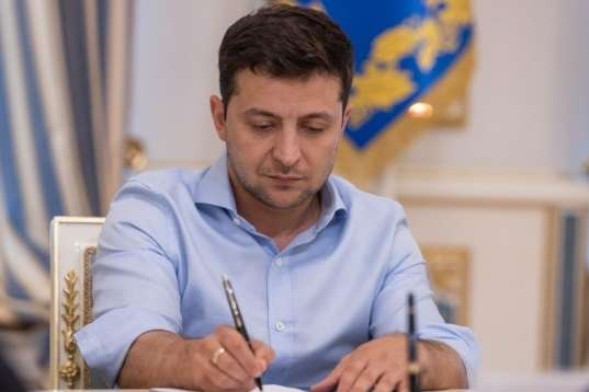 Зеленський підписав закон про використання незареєстрованих в Україні ліків проти коронавірусу