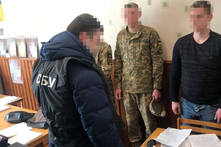 Офіцеру Міноборони, який вимагав 84 тис. гривень з військового, повідомлено про підозру