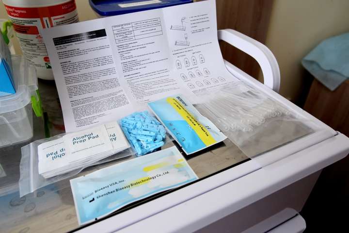 Влада запевняє, що усі інфекційні лікарні Київщини забезпечені експрес-тестами