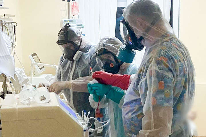 Четверо хворих на COVID-19 в Олександрівській лікарні у важкому стані