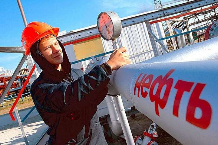 Росія тепер «доплачує» покупцям своєї нафти