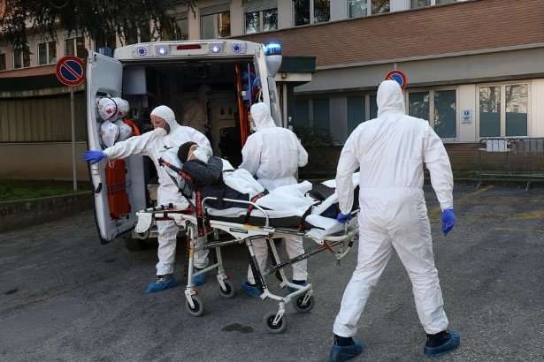 Коронавірус у Польщі: понад 2500 хворих, померли 43 людини