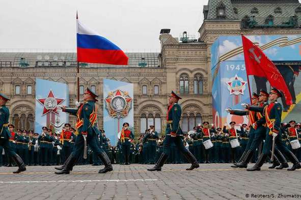Коронавірус убиває «побєдобєсіє». Росія перенесе парад на осінь?