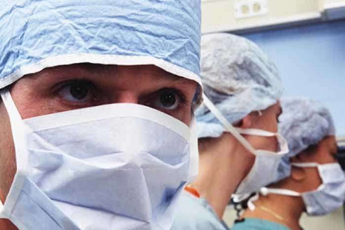 На Херсонщині від коронавірусу померла медсестра: 100 медиків на обсервації