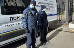 Українцям заборонили ходити по вулицях більш як по двоє