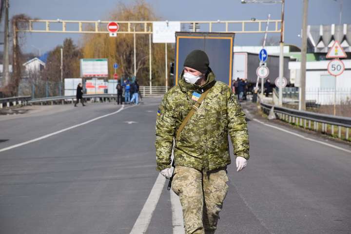 В Україну за добу з-за кордону повернулися понад сім тисяч громадян