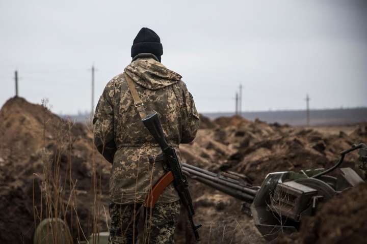 Російські окупанти з гранатометів обстріляли селище на Донбасі, поранена місцева жителька