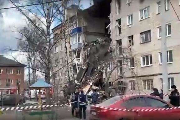 У Підмосков’ї стався потужний вибух у п’ятиповерховому будинку, є загиблі (відео)