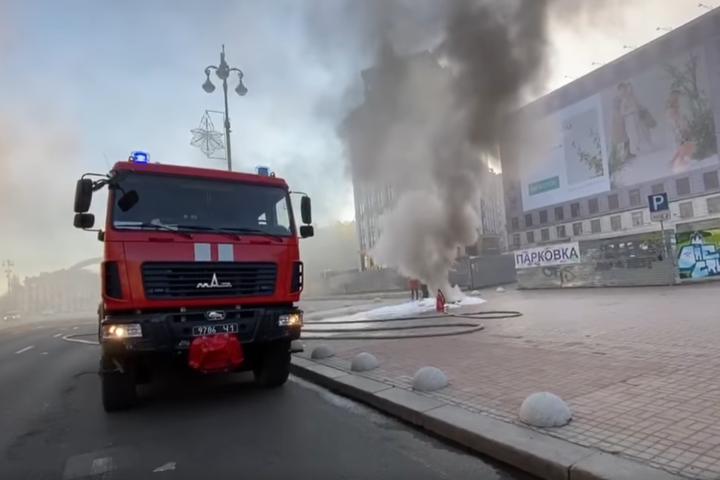У центрі Києва через підземну пожежу можуть знестурмити цілий район (відео)