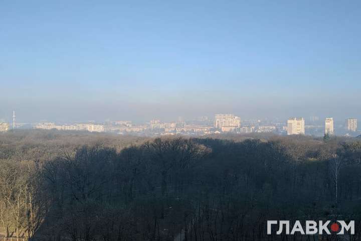 Екологічна біда в столиці. Київ накрило димом від пожежі у Чорнобильській зоні (фото)
