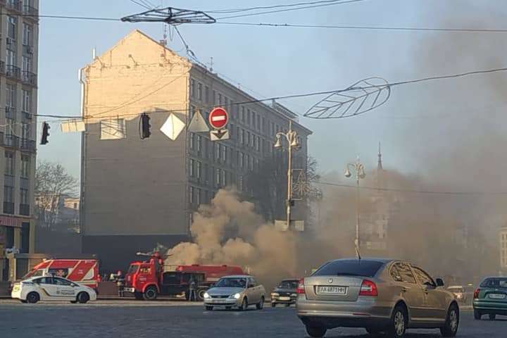 У Києві на Хрещатику підземна пожежа пошкодила кабелі «Укртелекому»