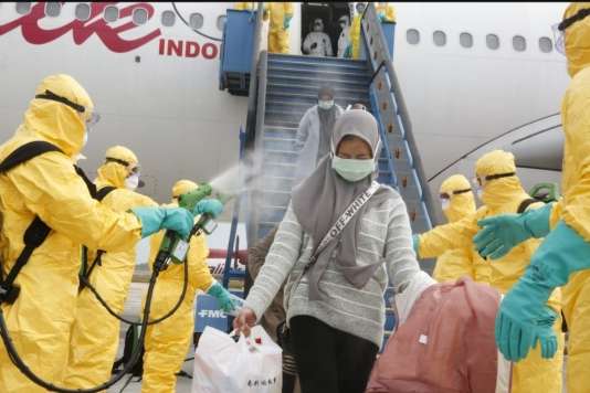 У Китаї майже половина нових випадків коронавірусу завезена з Росії