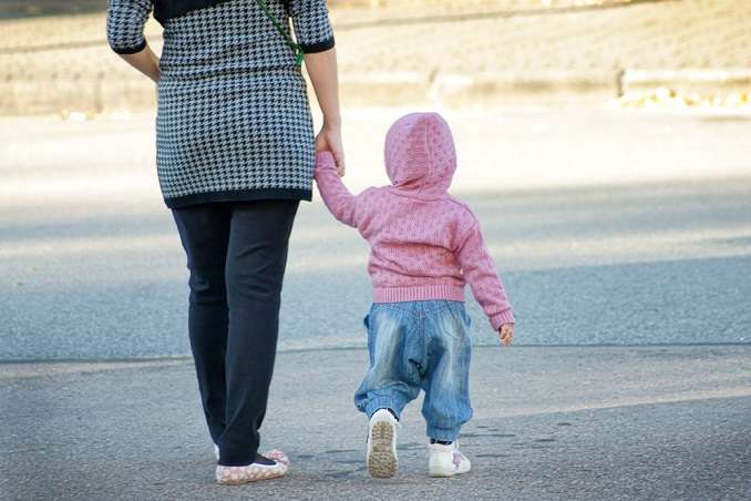 Гулять с ребенком в парке - запрещено: в МОЗ объяснили, почему