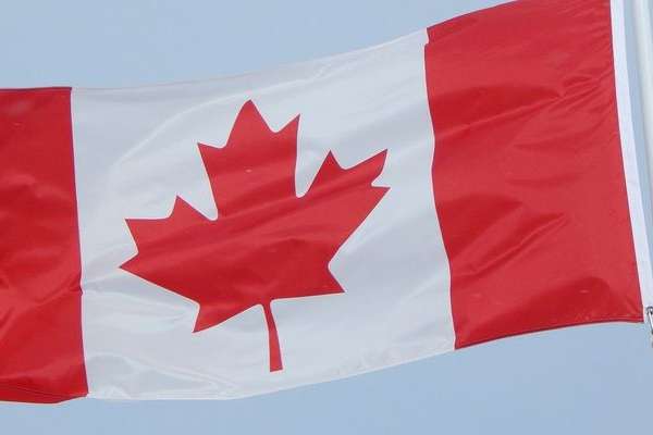 Канада відкликає з-за кордону військові кораблі