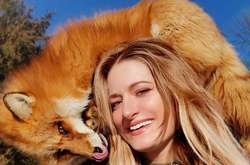 Лисенка зовут Дикси