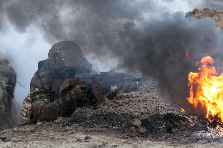 Війна на Донбасі: сім ворожих обстрілів, є поранений
