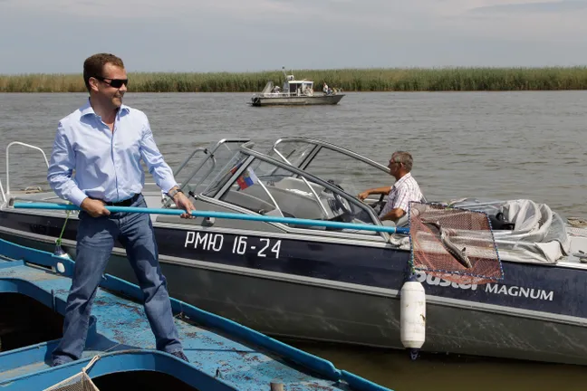 Шикарная жизнь Медведева: остров на Волге превратился в резиденцию экс-президента РФ