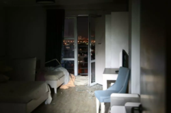 До приїзду пожежників, робочі з сусіднього гуртожитку самостійно виносили людей з палаючої будівлі