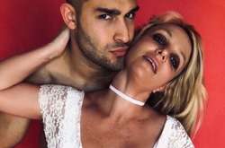 Американская поп-звезда Бритни Спирс со своим парнем