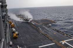 Майбутнє, яке вже прийшло. Як винищувач F-35 злітає з палуби десантного корабля