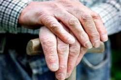 У Києві рецидивісти жорстоко побили та пограбували пенсіонера