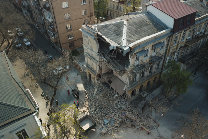 У центрі Одеси обвалився старовинний будинок (фото, відео)